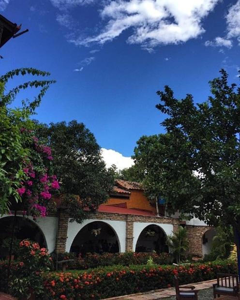 Hotel Y Restaurante Bienmesabe Santa Fe de Antioquia Extérieur photo
