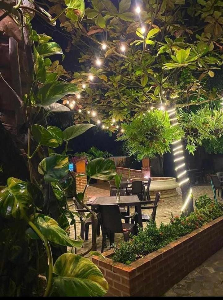 Hotel Y Restaurante Bienmesabe Santa Fe de Antioquia Extérieur photo