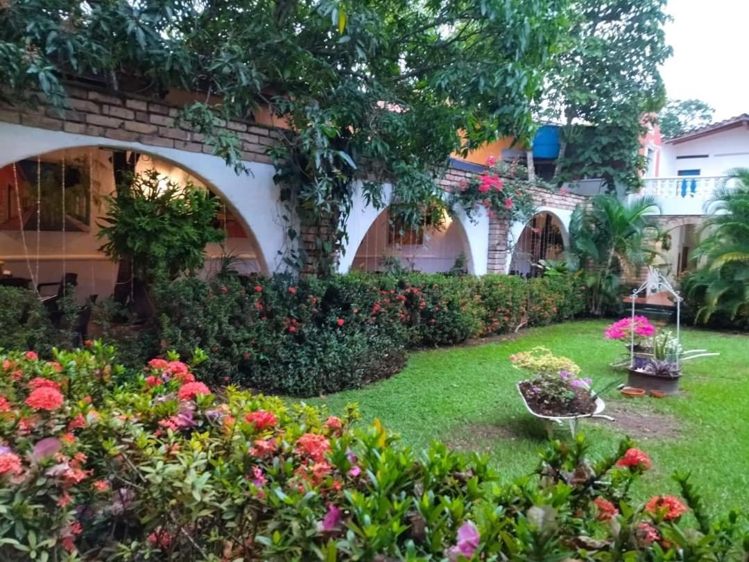 Hotel Y Restaurante Bienmesabe Santa Fe de Antioquia Extérieur photo
