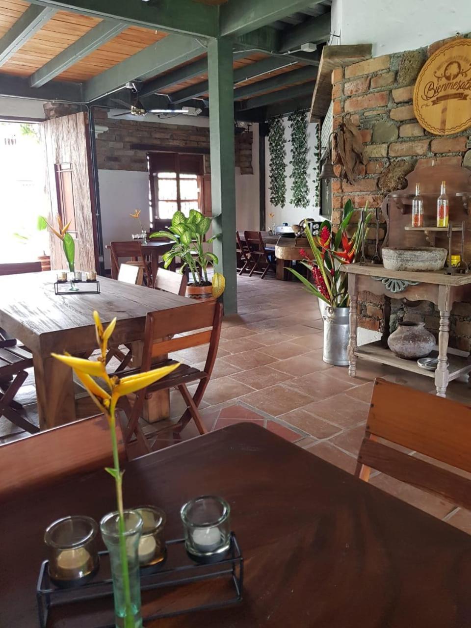 Hotel Y Restaurante Bienmesabe Santa Fe de Antioquia Extérieur photo